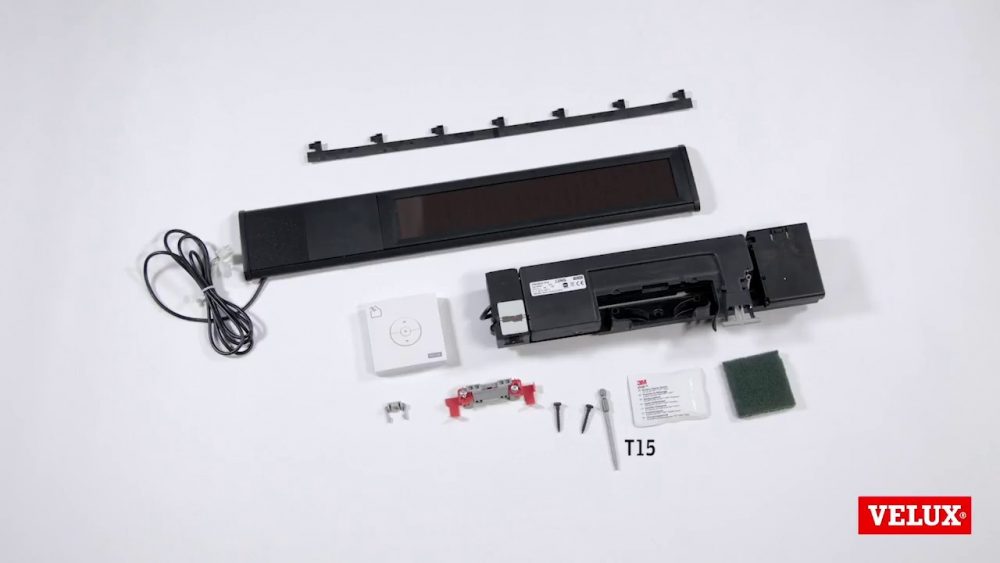 Kit di trasformazione da manuale in solare VELUX KSX 100K WW per le finestre tetto Velux di nuova generazione
