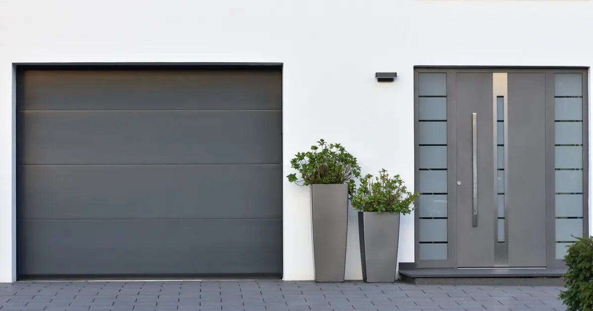 Porte Garage sezionale grigio antracite della Hormann - Rivenditore Maffei Sistemi