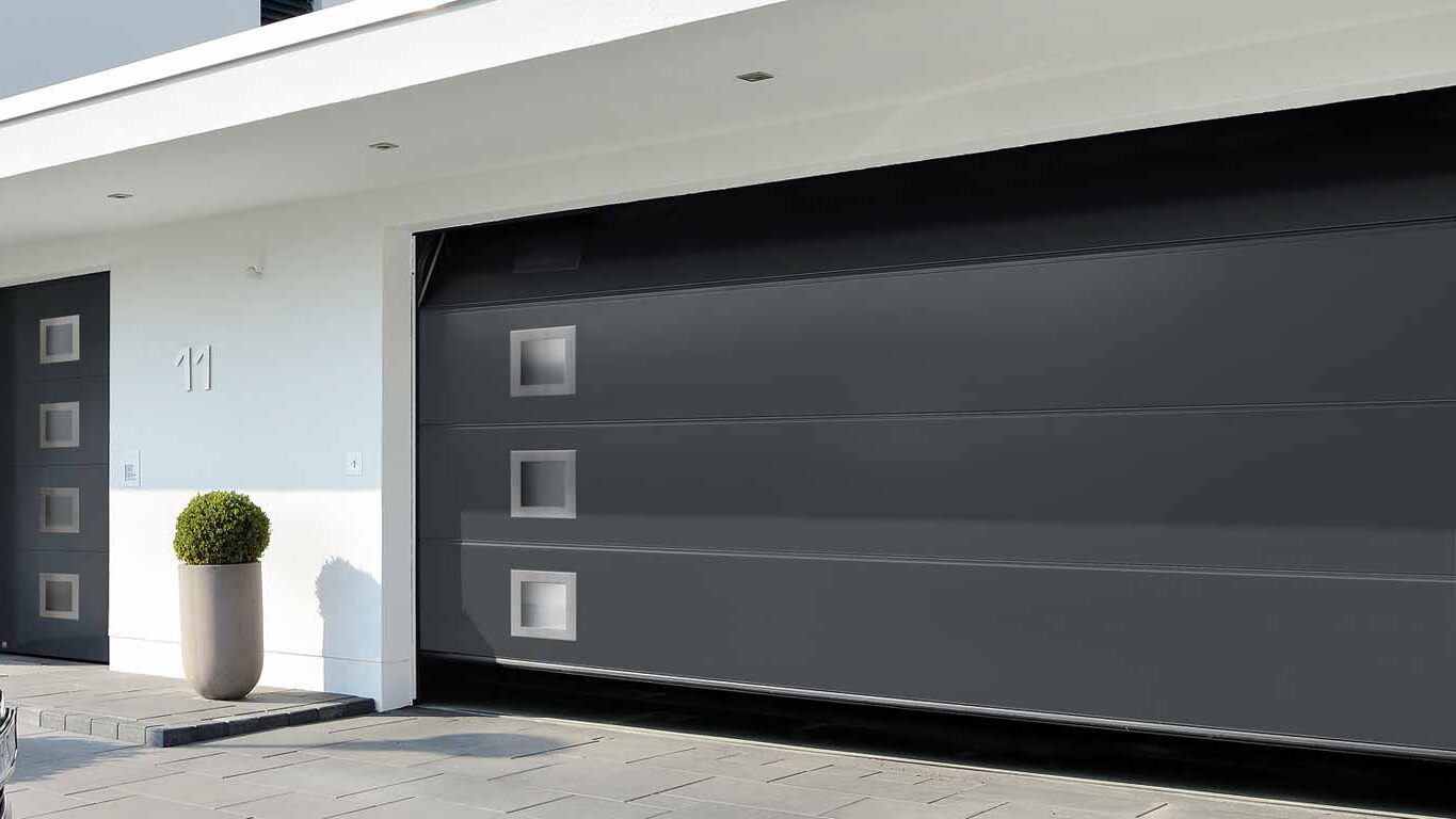 Porta Garage Sezionale di colore Grigio Antracite per residenze. marchio Hormann e rivenditore Maffei Sistemi
